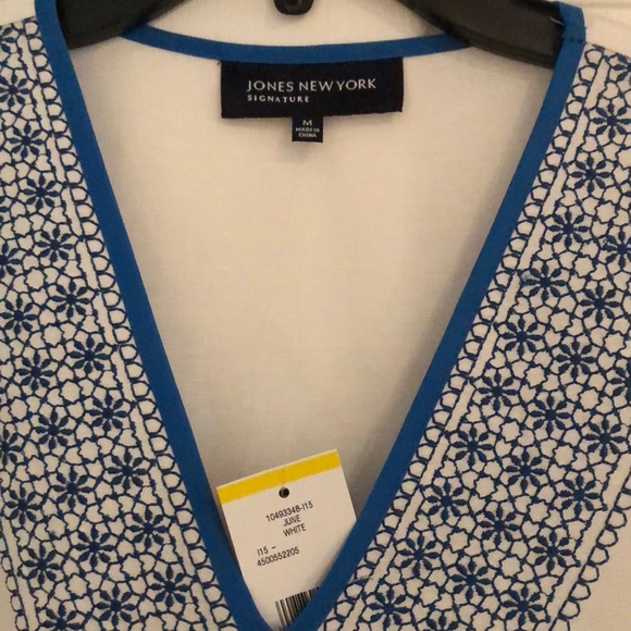 White 3/4 sleeve top with blue embroidery - Picture 2 of 2